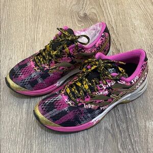 ASICS • SZ. 6 women